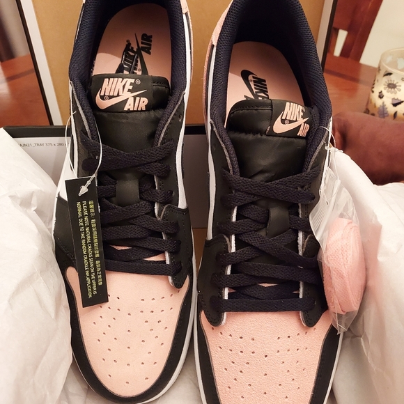 Air Jordan 1 Low OG Bleached Coral - Picture 4 of 7